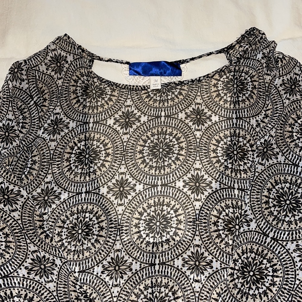 Blouse - Picture 2 of 3